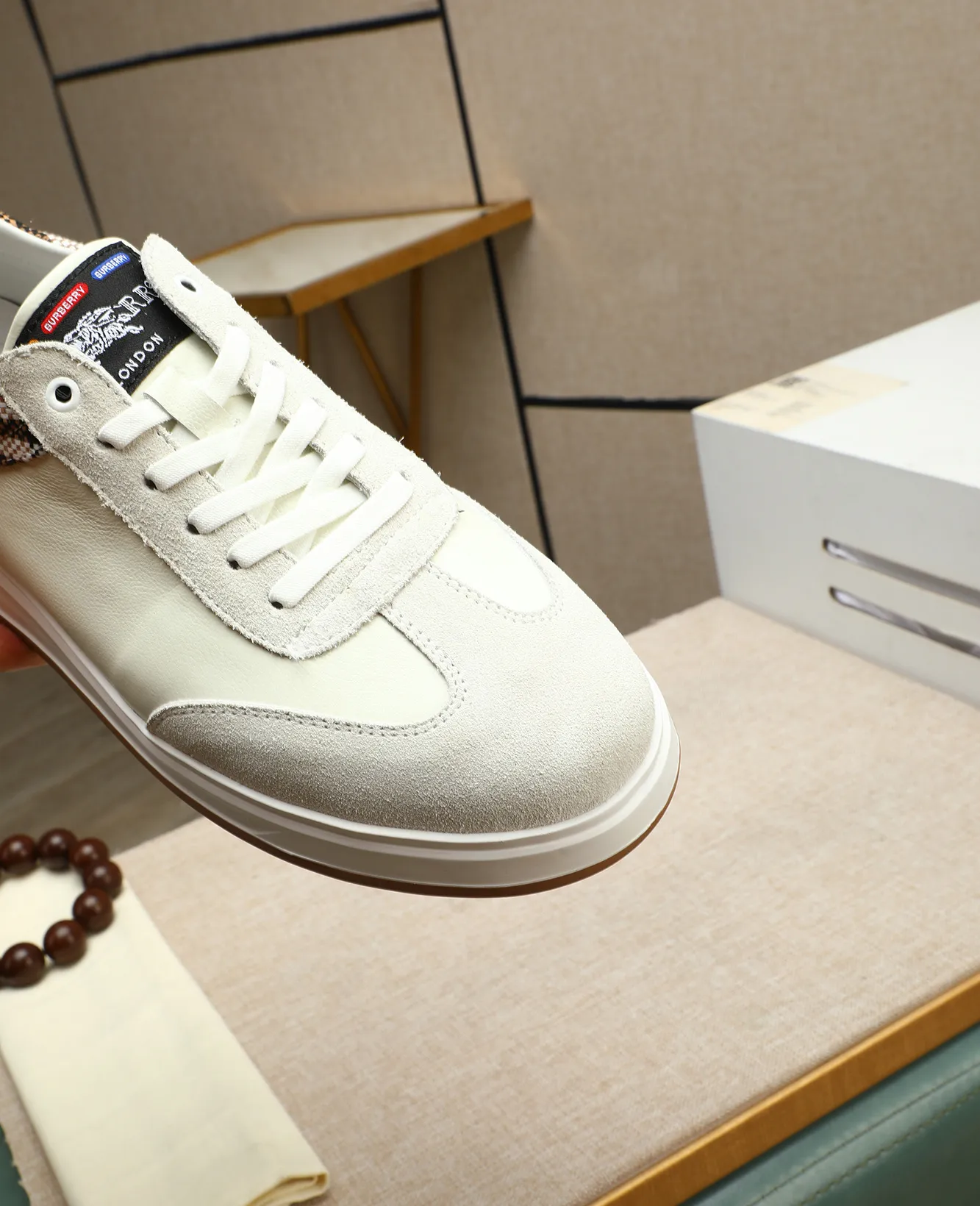 Men's shoes 💰440 ❤️❤️❤️[BURBERRY] Burberry purchasing agent 🔍Men's 🚹New model is synchronized with the official website. The upper is made of imported fabrics and cowhide lining. Completely 1⃣:1⃣ replica🇮🇹, non-slip and wear-resistant rubber outsole ⚠original factory goods, 🔍🔍high quality, please look at the details, welcome to compare⚠Size: 38-44